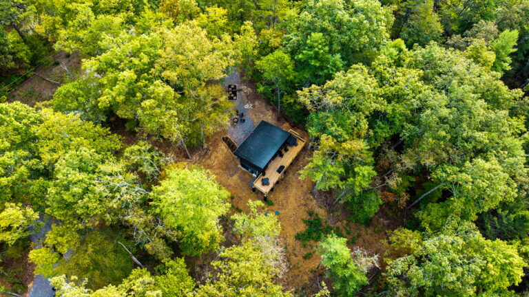 Secluded Luxury Cabin in lush mountain woods, East Tennessee. Exterior view of a cozy home in the Smoky Mountain Region.